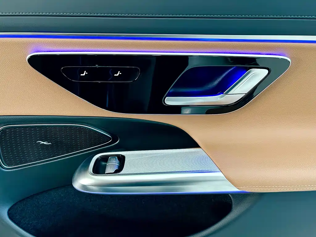 Mercedes-Benz E-Class — миниатюра 18