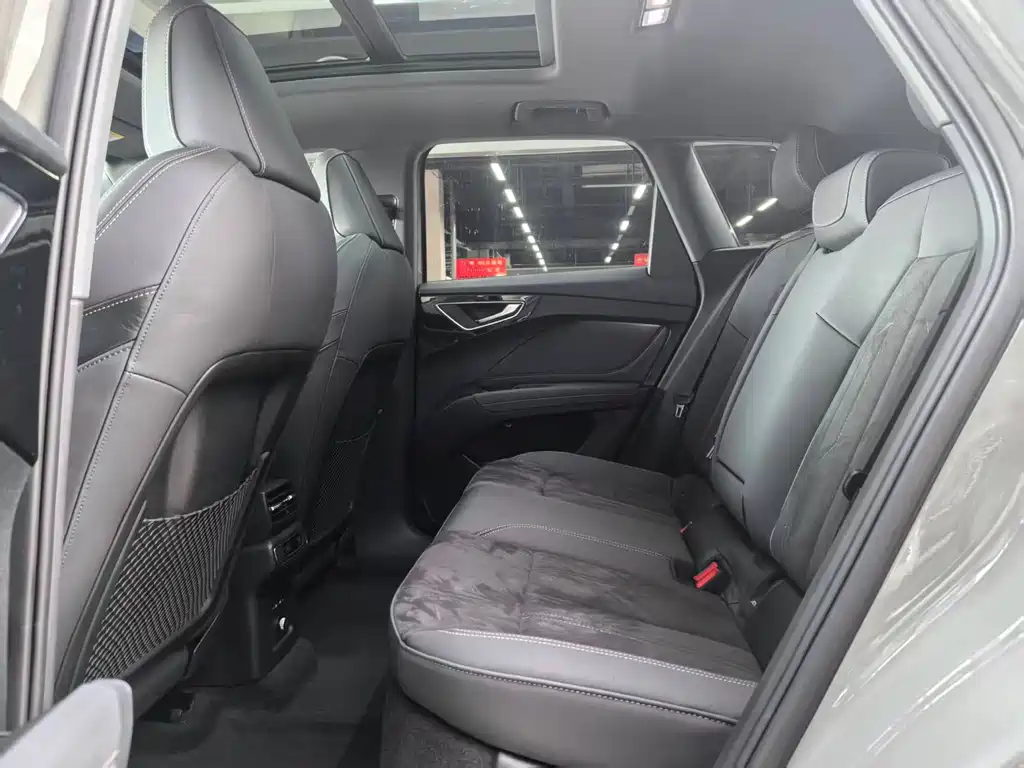 Audi Q4 e-tron — миниатюра 8