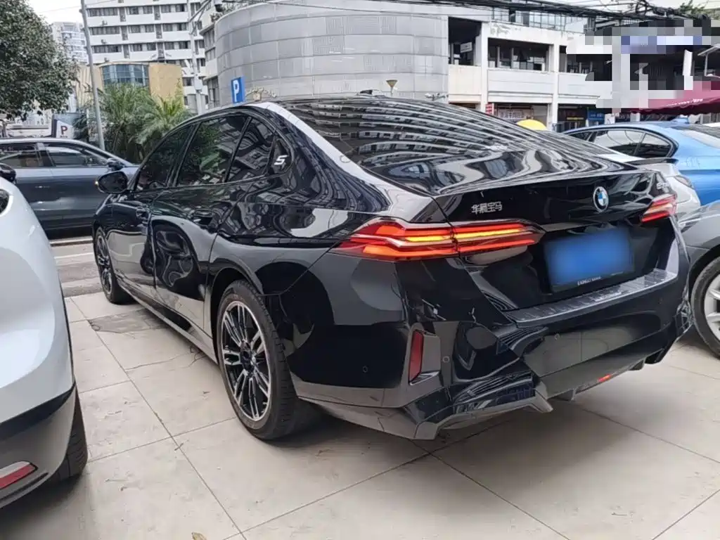 BMW 5 Series — миниатюра 5
