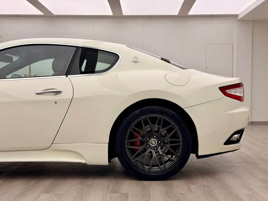 Maserati GranTurismo 2013 4.2L AT