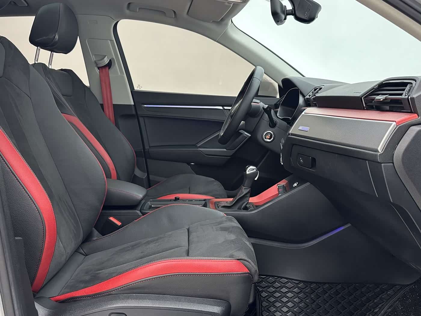 Audi Q3 1.4 л 2022 г. Белый, пробег 26000 км