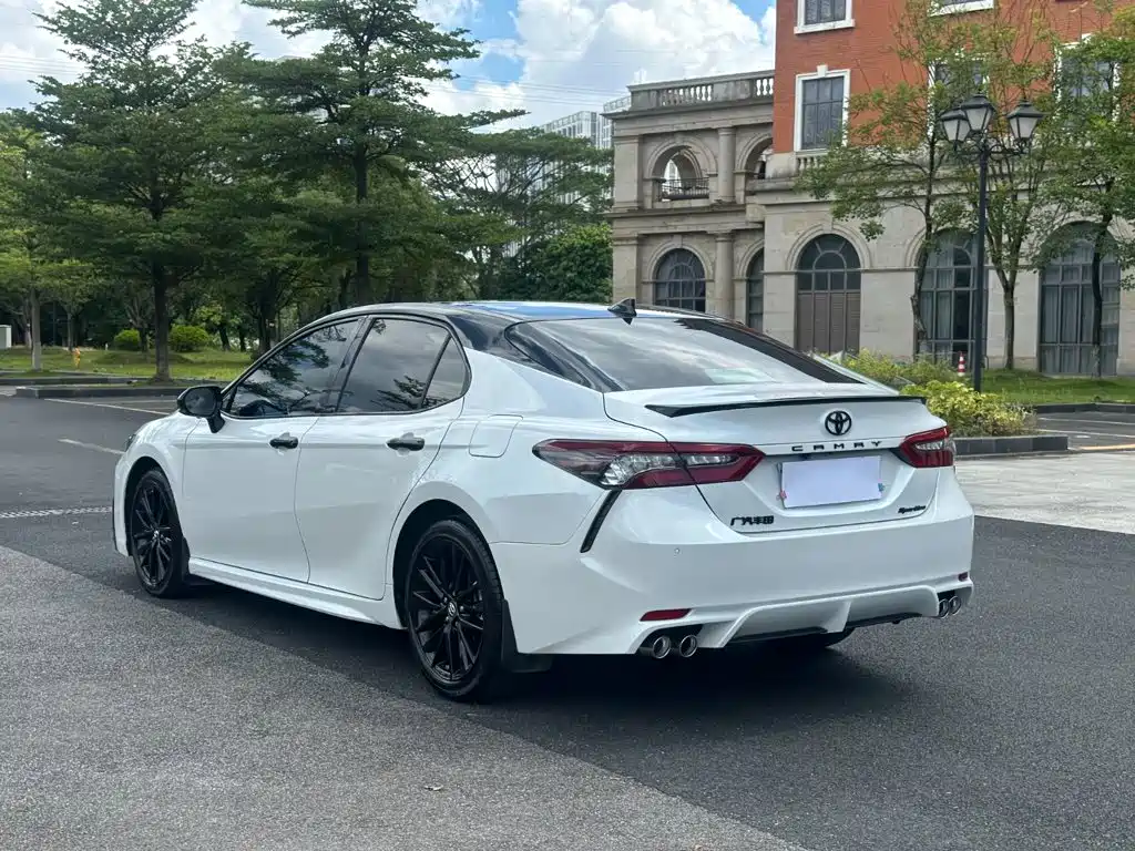 Toyota Camry — миниатюра 16