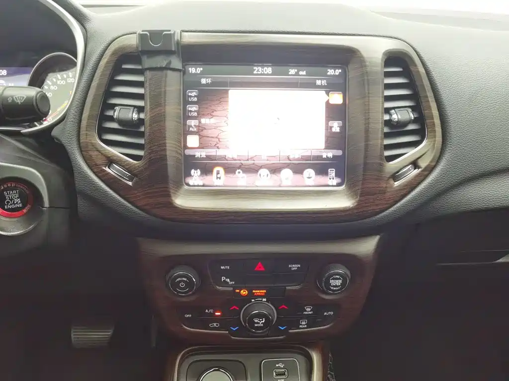 Jeep Compass — миниатюра 12