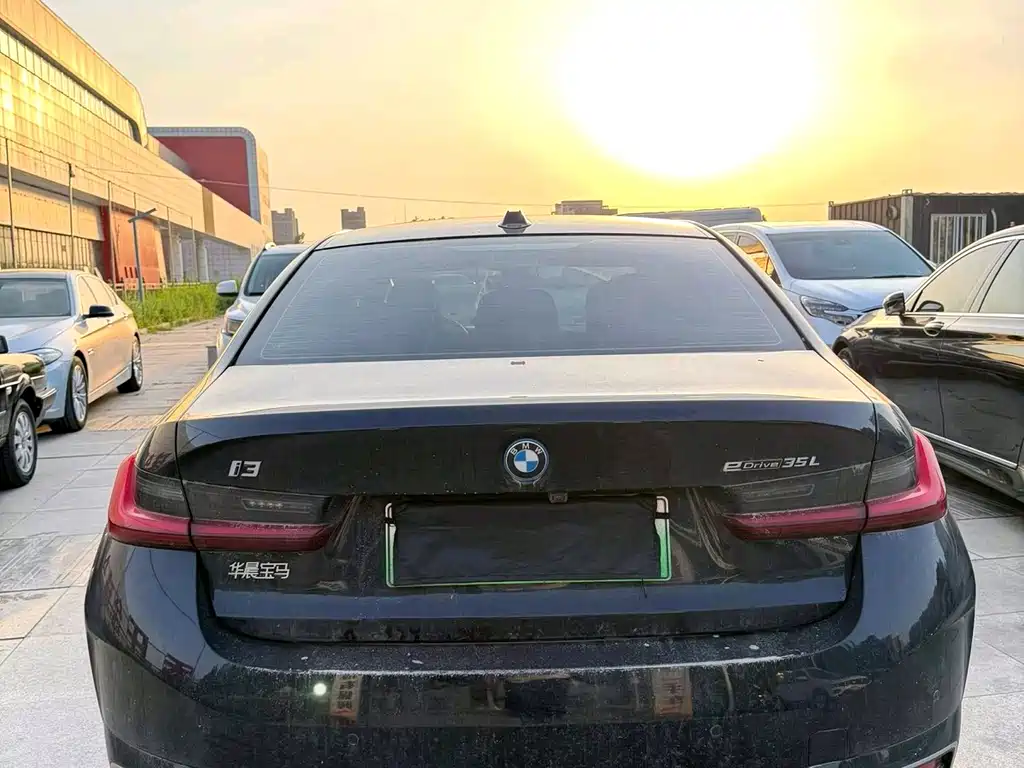 BMW i3 2022 eDrive 35 L