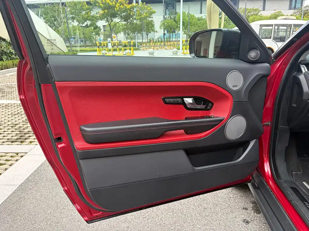 Land Rover Evoque (Import) — миниатюра 22