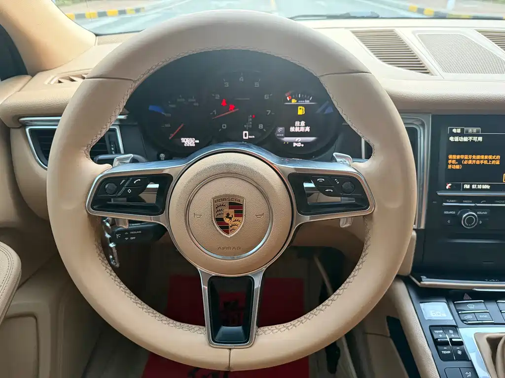 Porsche Macan — миниатюра 5