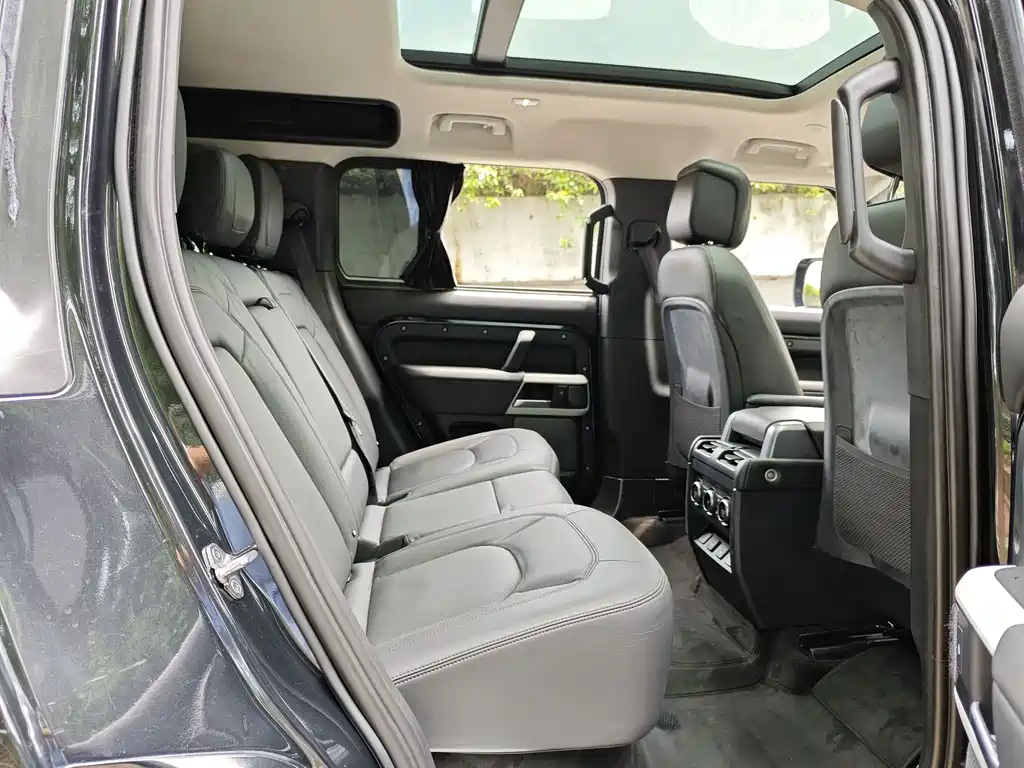 Land Rover Defender — миниатюра 8