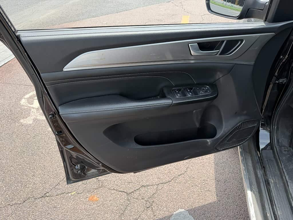 Haval Haval M6 1.5 л 2022 г. Чёрный, пробег 28000 км
