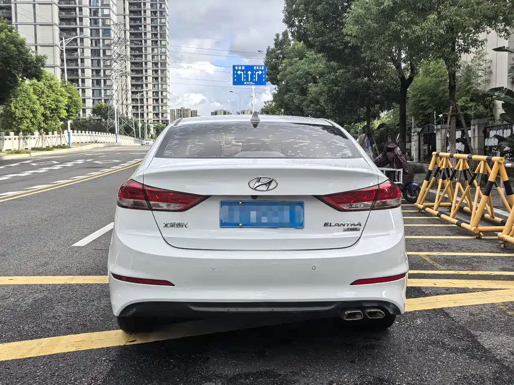 Hyundai Elantra — миниатюра 5