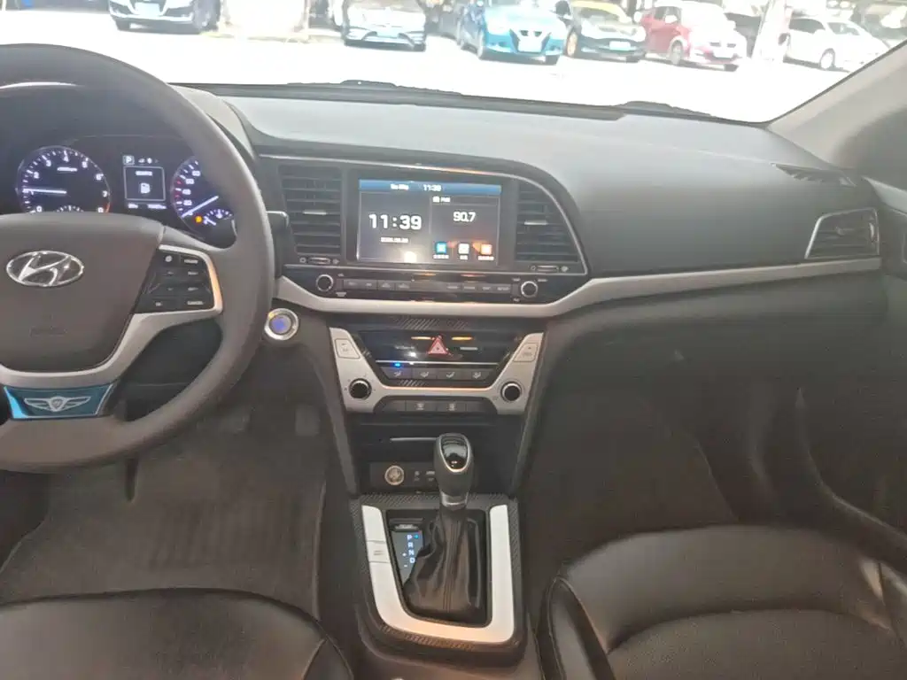 Hyundai Elantra — миниатюра 13