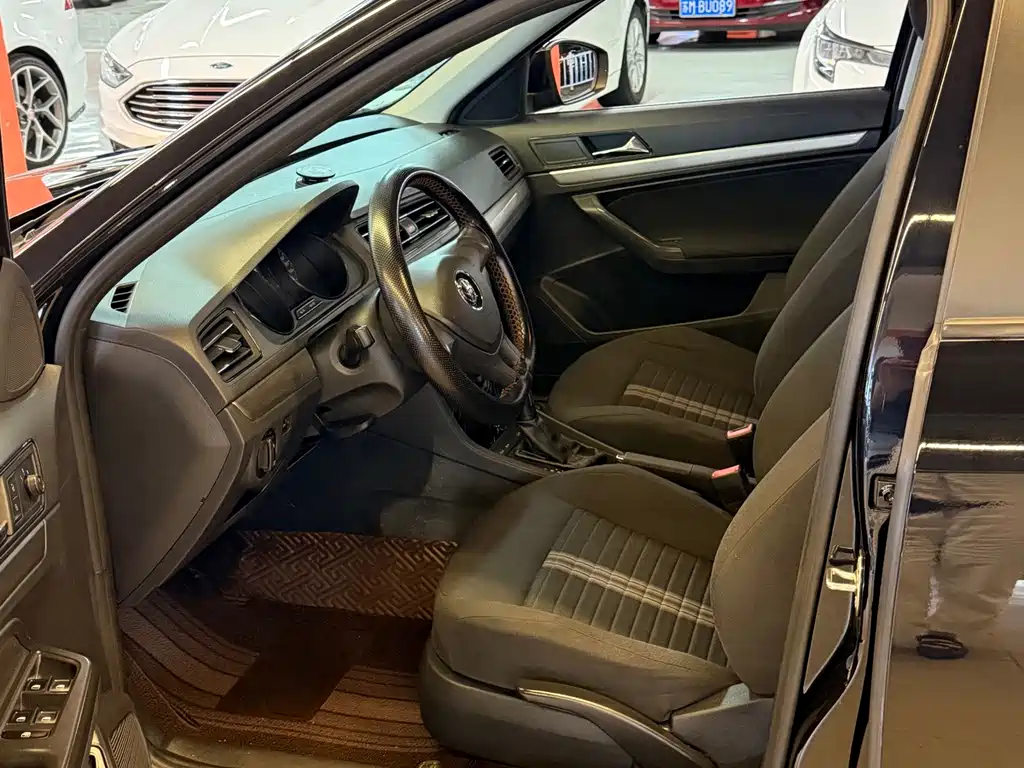 Volkswagen Lavida — миниатюра 5
