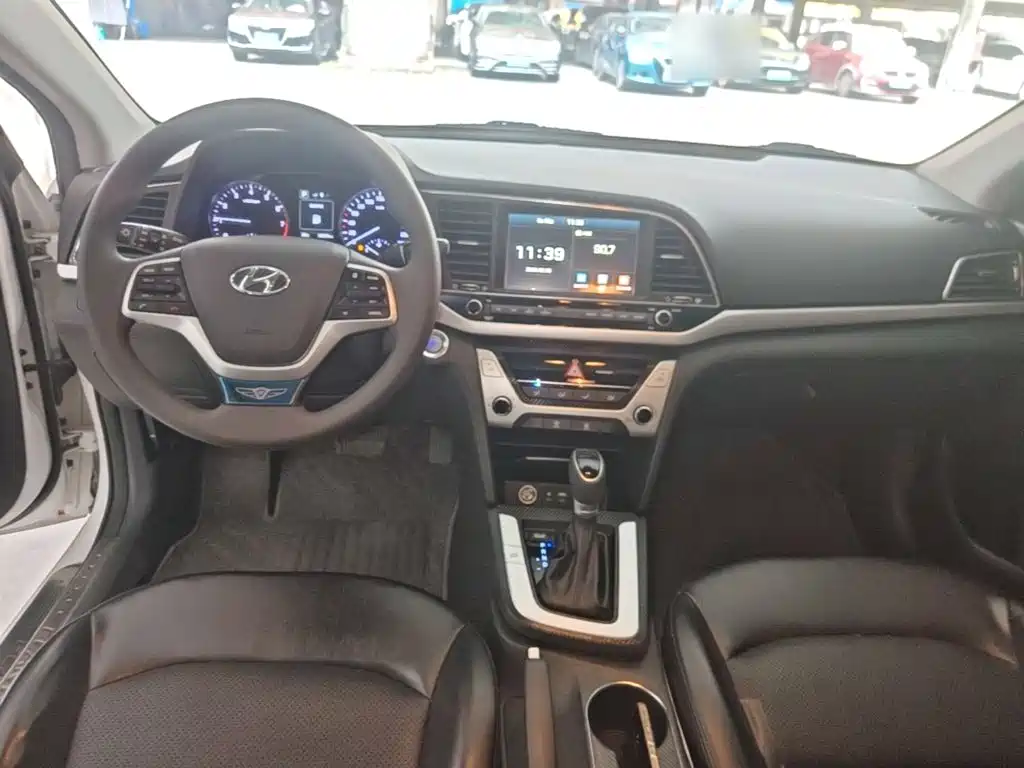 Hyundai Elantra — миниатюра 10