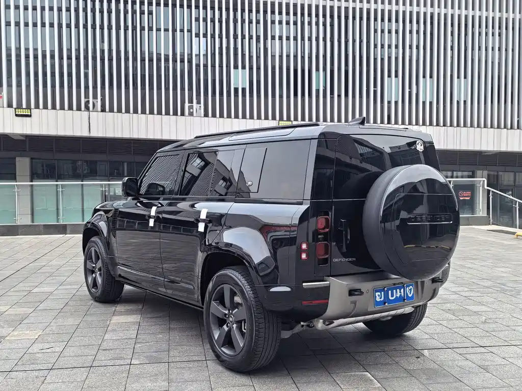 Land Rover Defender — миниатюра 18