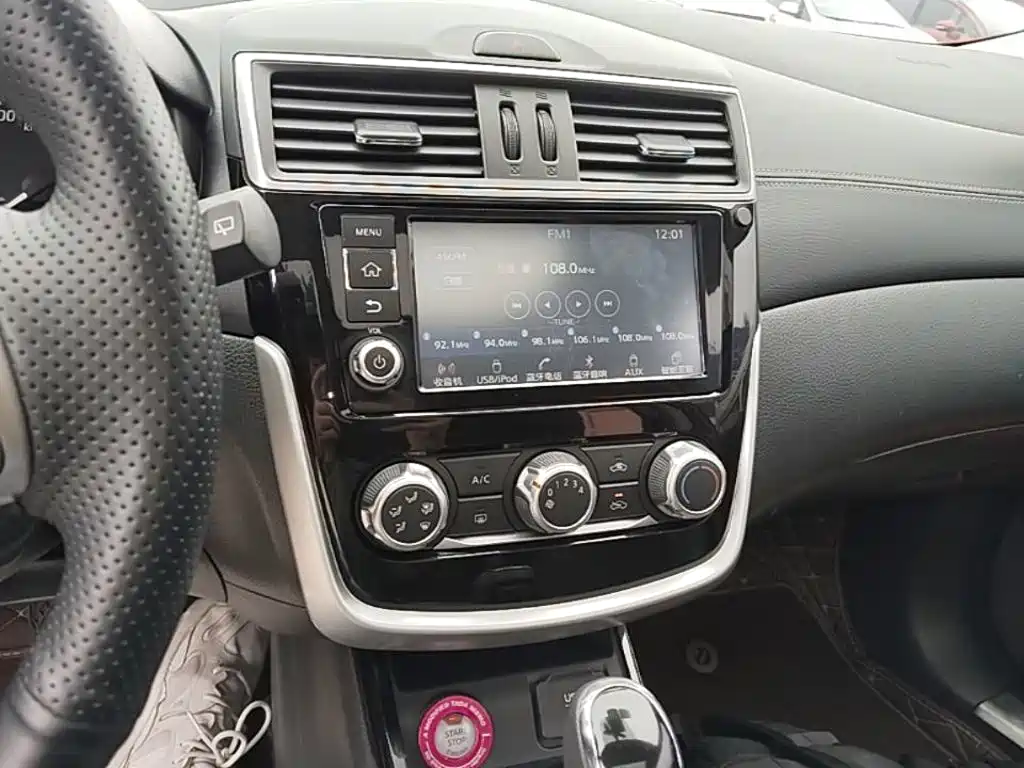 Nissan Tiida — миниатюра 13