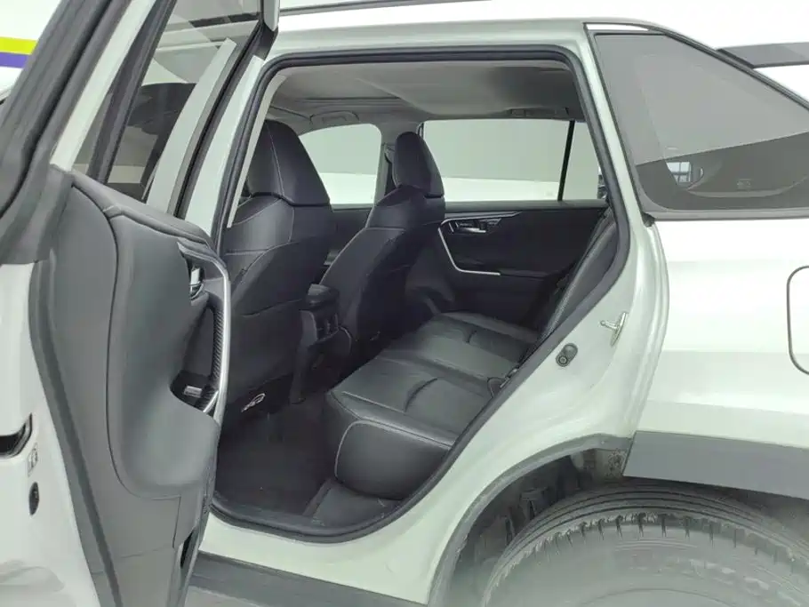 Toyota RAV4 — миниатюра 11