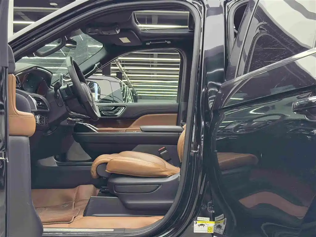 Lincoln Navigator — миниатюра 8