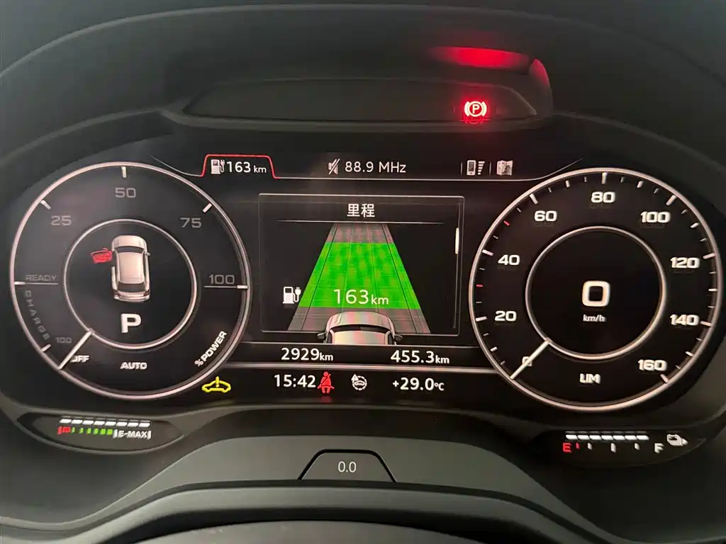 Audi Q2L e-tron — миниатюра 12