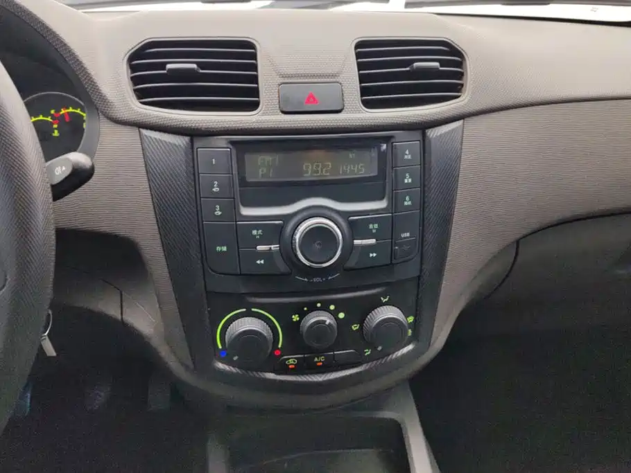 Wuling Hongguang — миниатюра 13