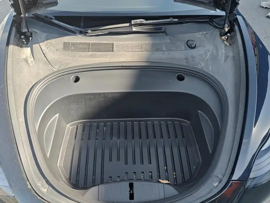 Tesla Model 3 — миниатюра 10