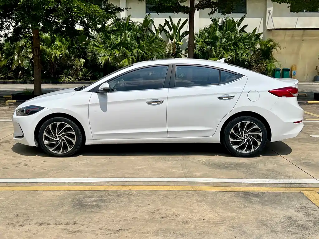 Hyundai Elantra — миниатюра 4