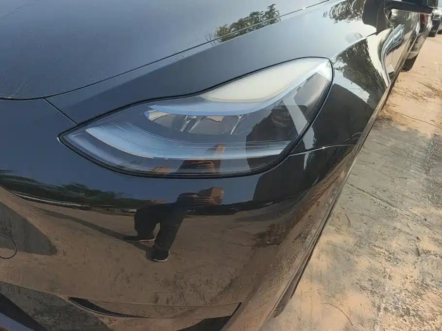 Tesla Model Y — миниатюра 5