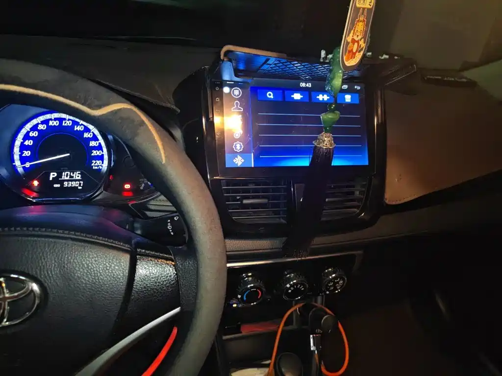 Toyota Yaris L — миниатюра 9