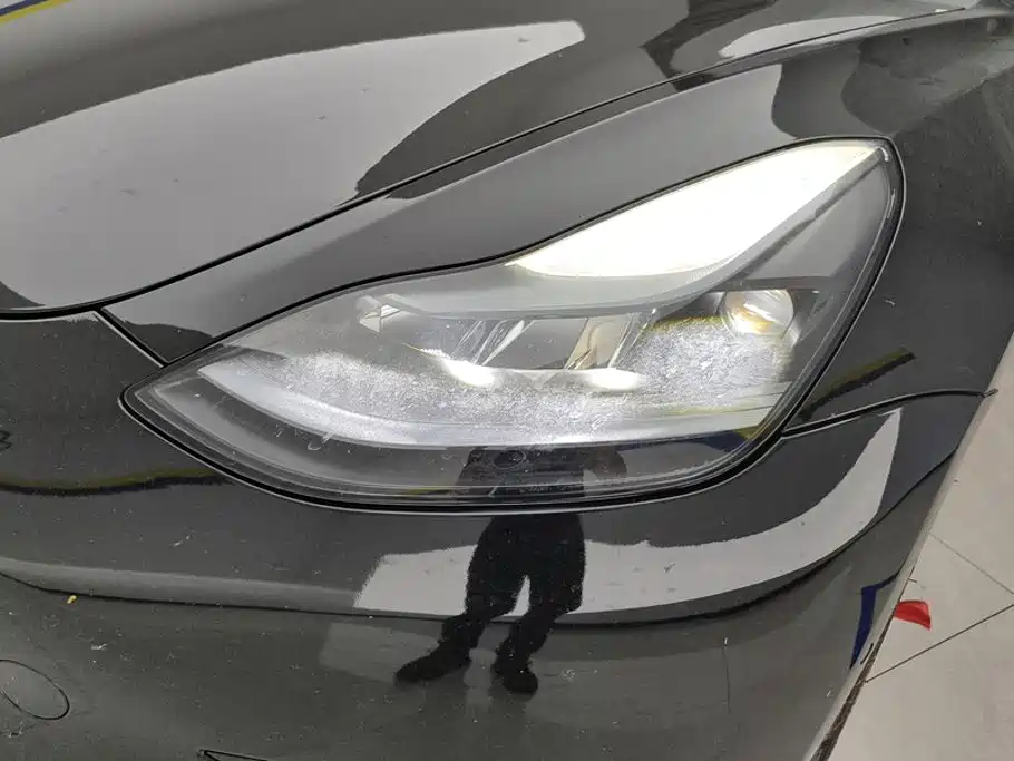 Tesla Model 3 — миниатюра 5