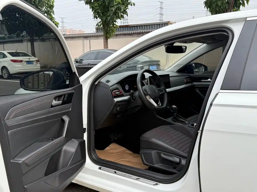 Volkswagen Lavida — миниатюра 2