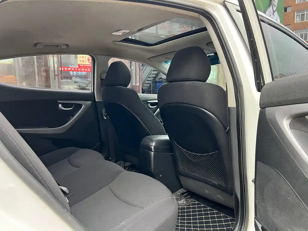 Hyundai Elantra Langdong — миниатюра 10