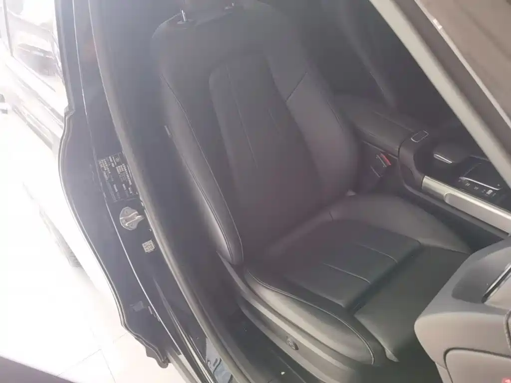 Mercedes-Benz GLB — миниатюра 25