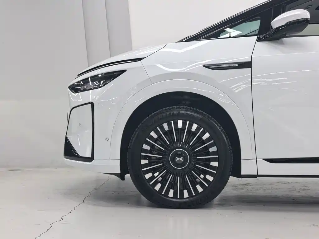 XPeng X9 — миниатюра 8