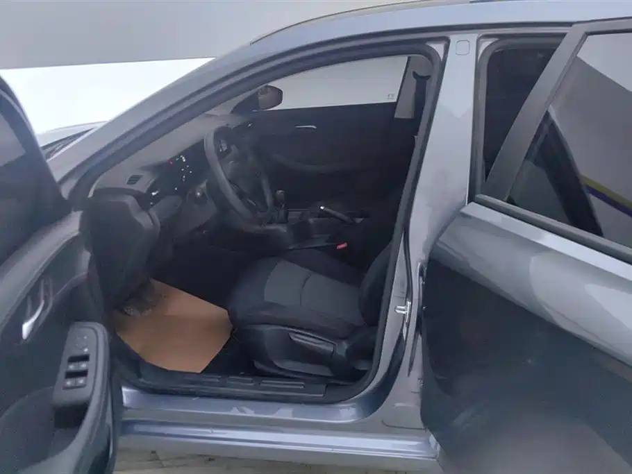 Roewe i5 2026 1.5L MT