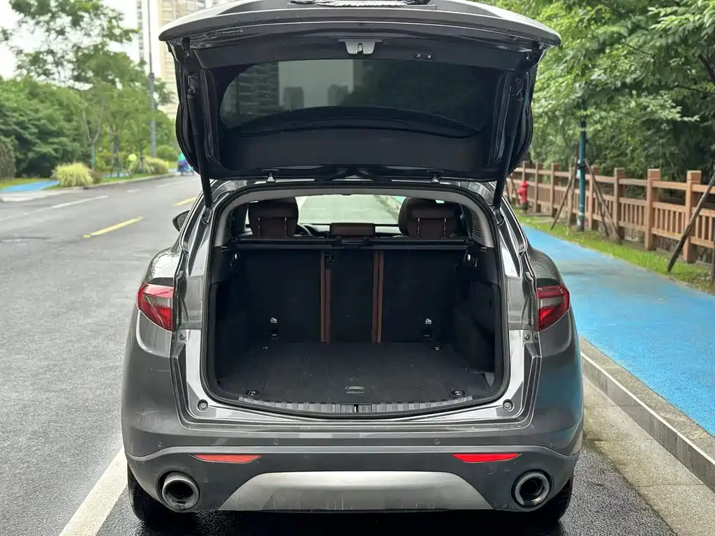Alfa Romeo Stelvio — миниатюра 9