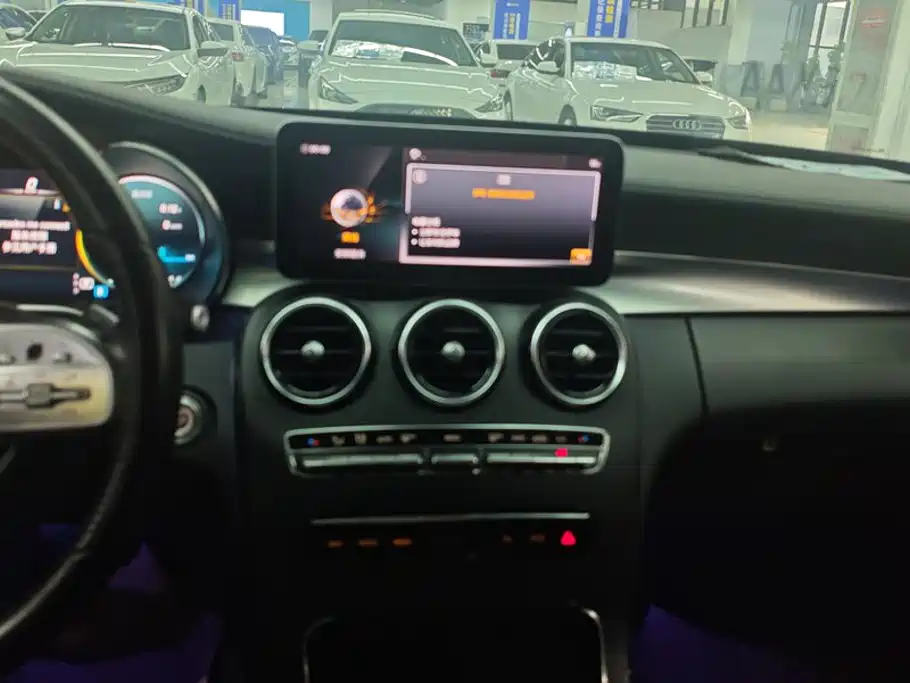 Mercedes-Benz C-Class — миниатюра 13