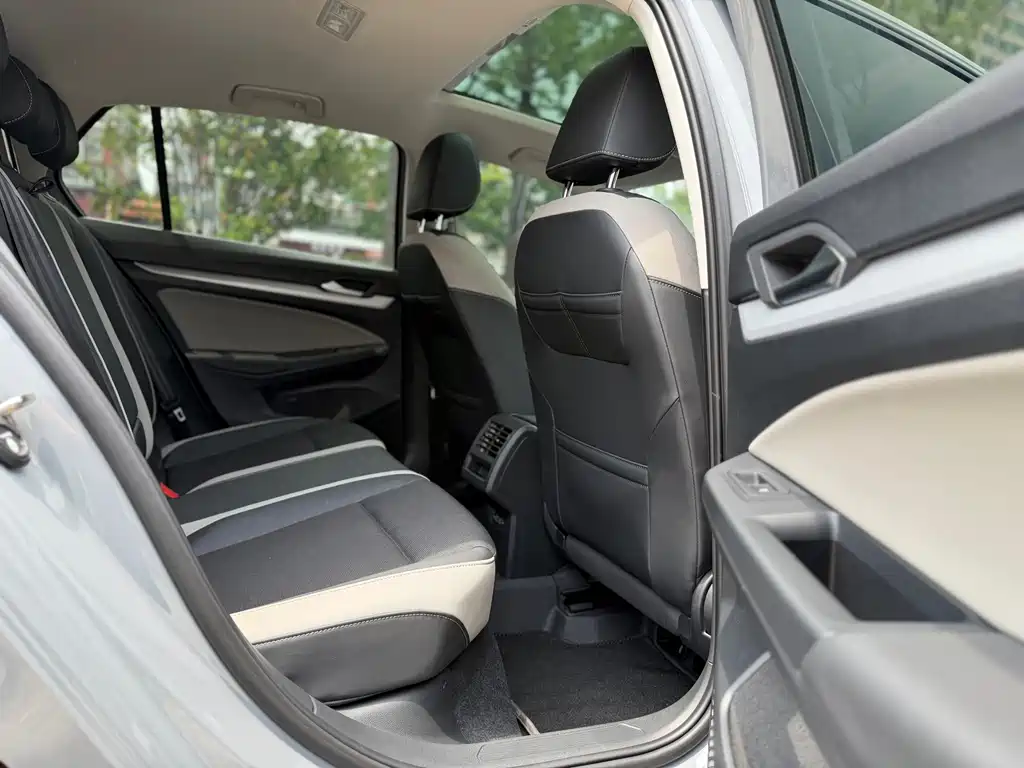 Volkswagen Golf — миниатюра 10