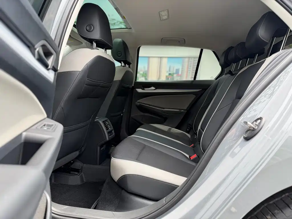 Volkswagen Golf — миниатюра 11