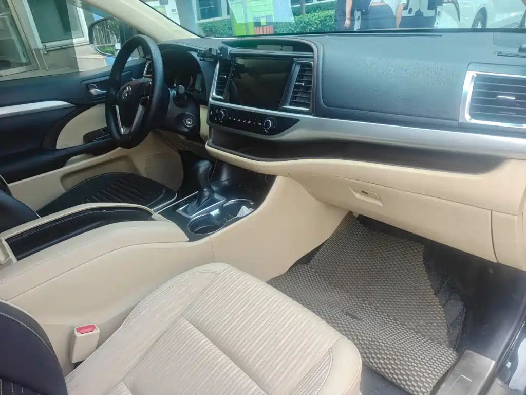 Toyota Highlander — миниатюра 10