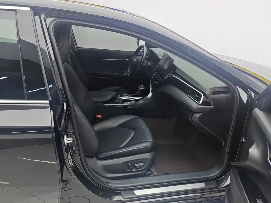 Toyota Camry — миниатюра 8