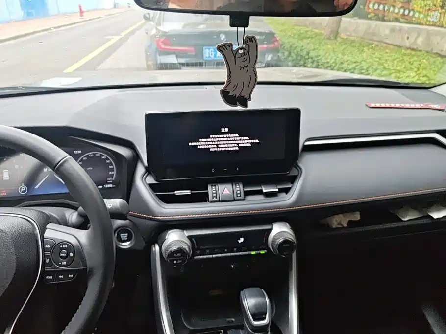 Toyota RAV4 — миниатюра 13