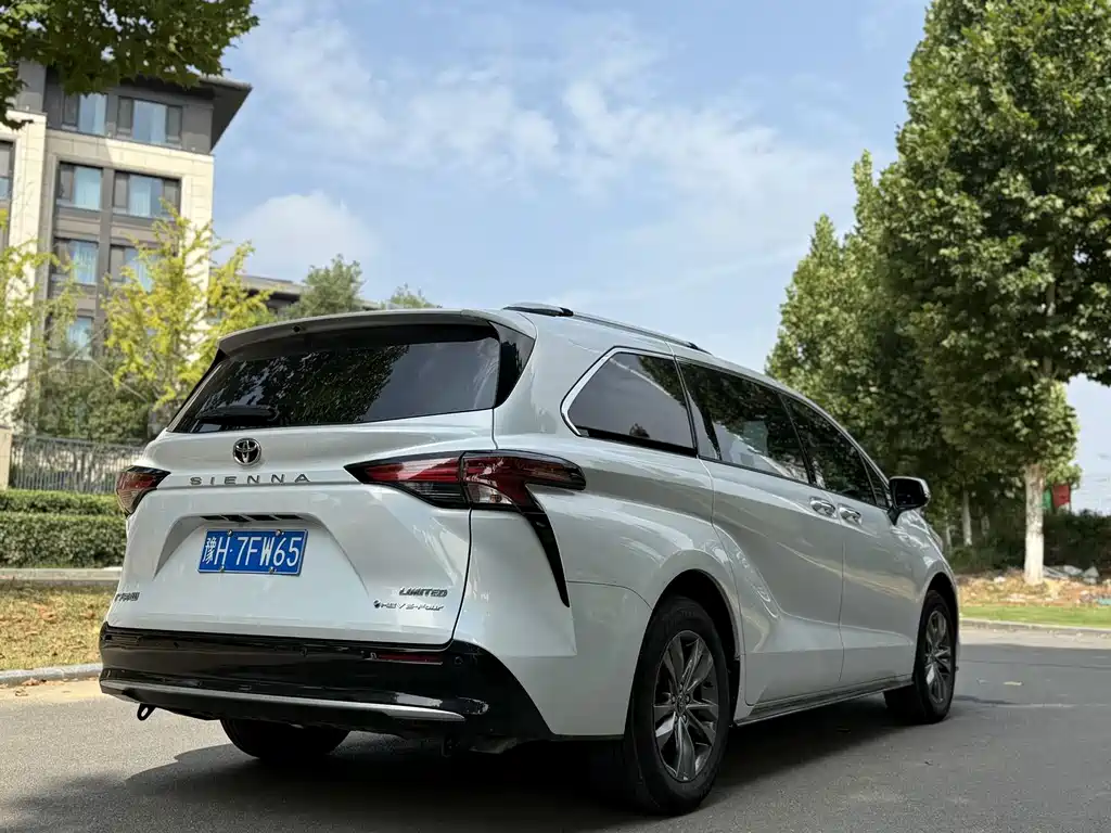 Toyota Sienna — миниатюра 9