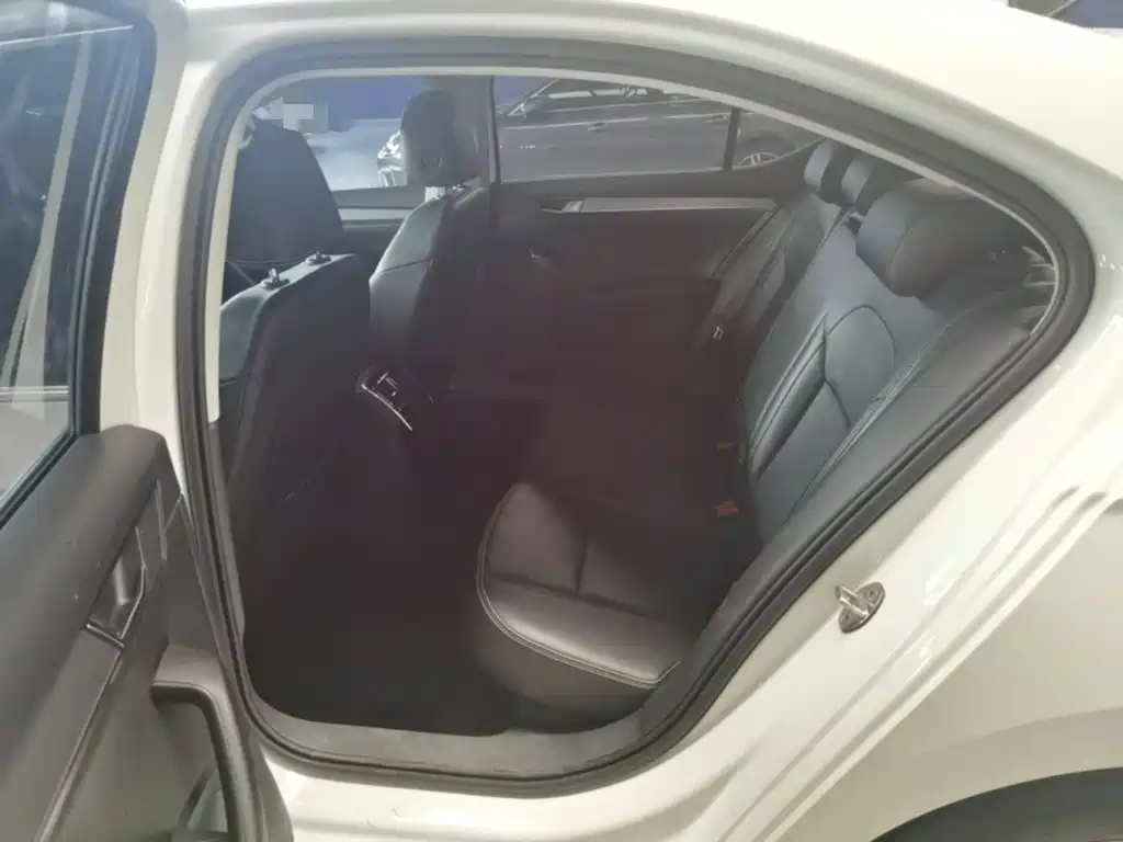 Skoda Superb — миниатюра 17