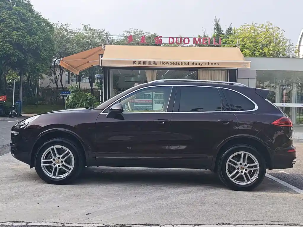 Porsche Cayenne — миниатюра 7