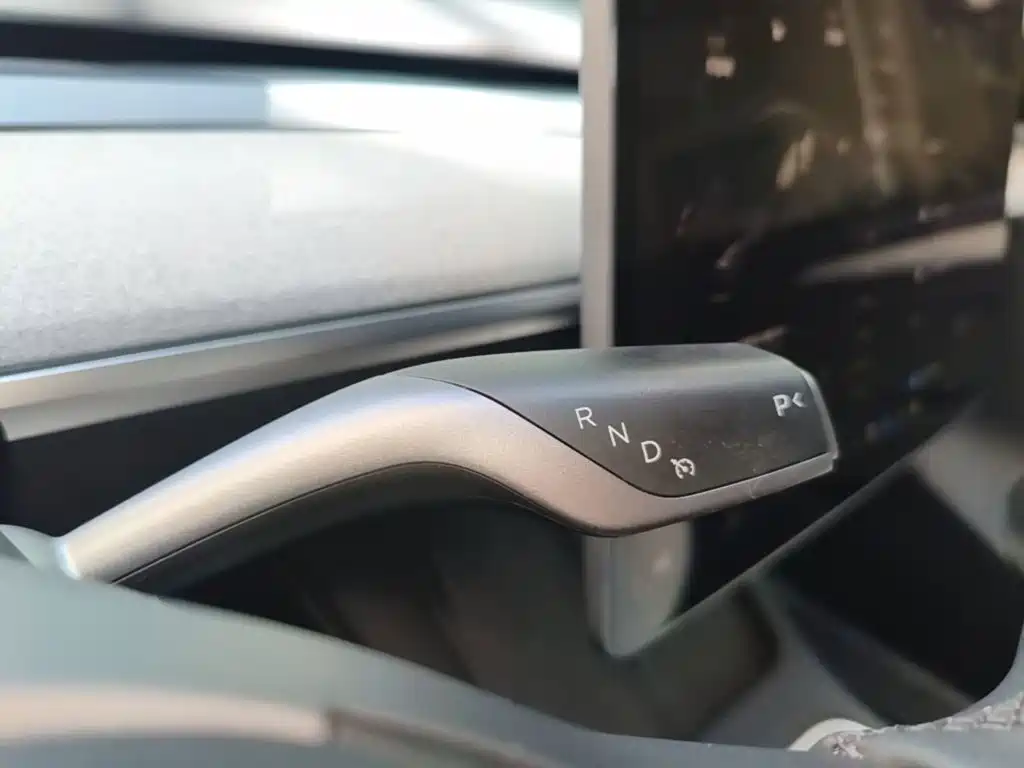 Tesla Model Y — миниатюра 14