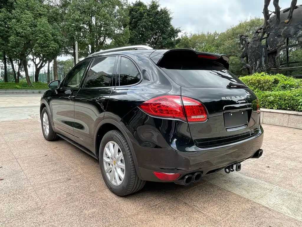 Porsche Cayenne — миниатюра 7