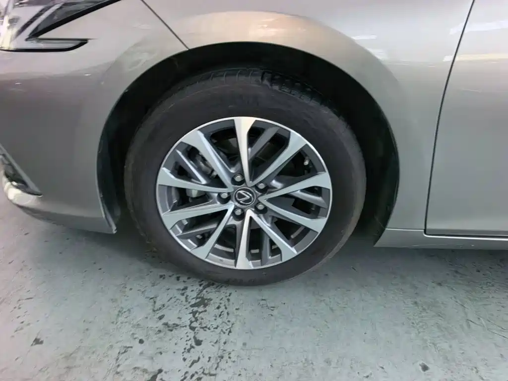 Lexus ES — миниатюра 23