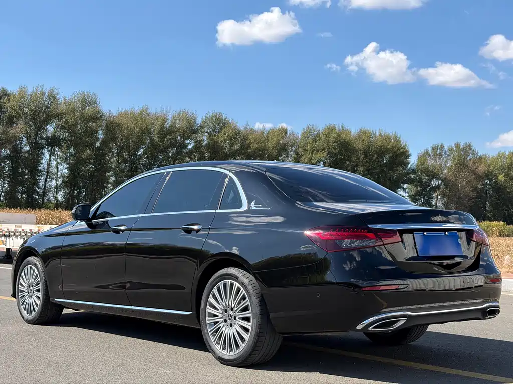 Mercedes-Benz E-Class — миниатюра 6