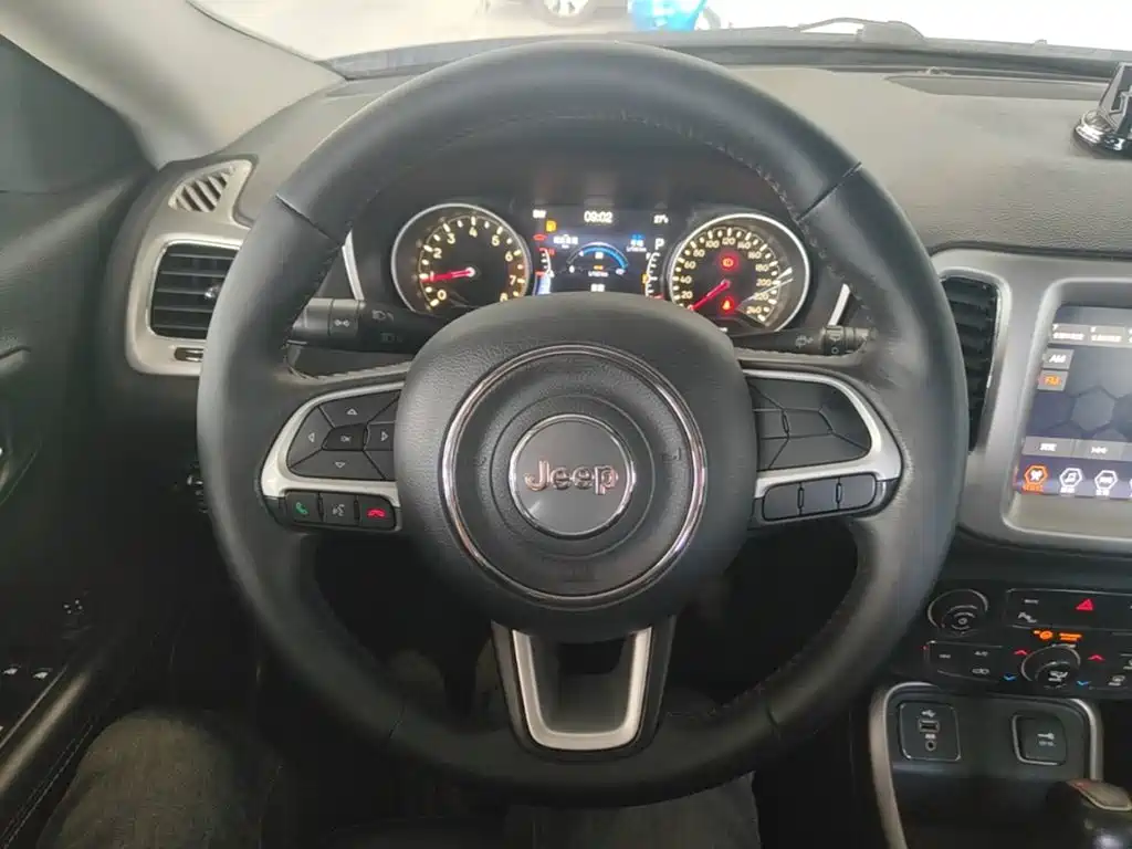 Jeep Compass — миниатюра 11
