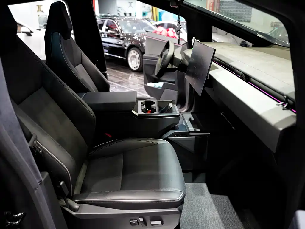 Tesla Cybertruck 2025 Electric