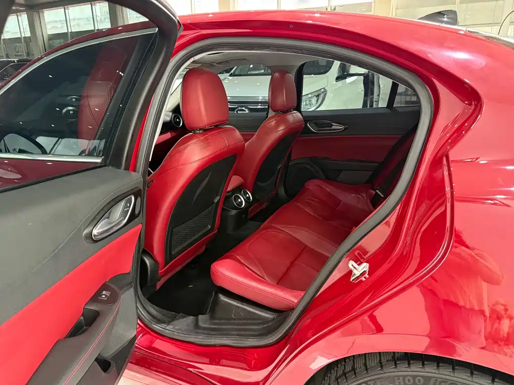 Alfa Romeo Giulia — миниатюра 7
