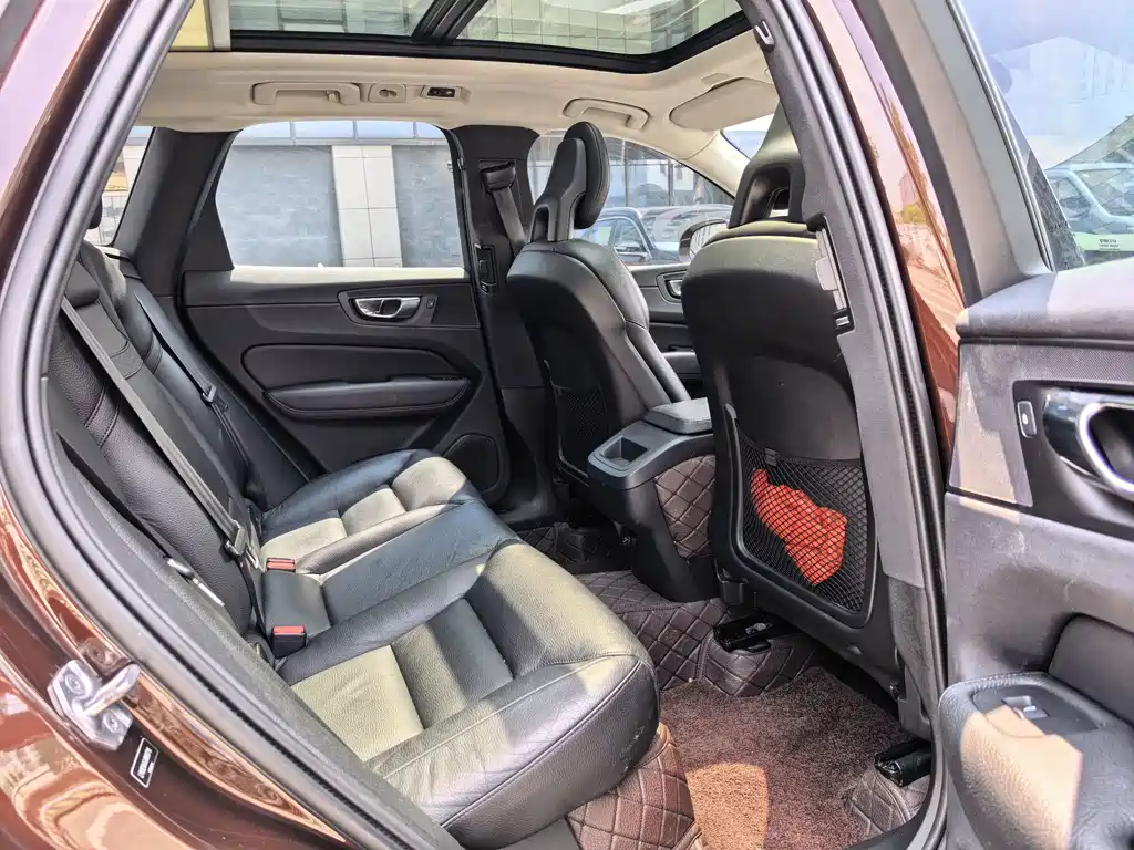 Volvo XC60 — миниатюра 11